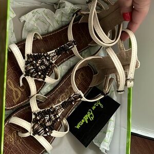 Sam Edelman. I will not send any emails or texts of photos!